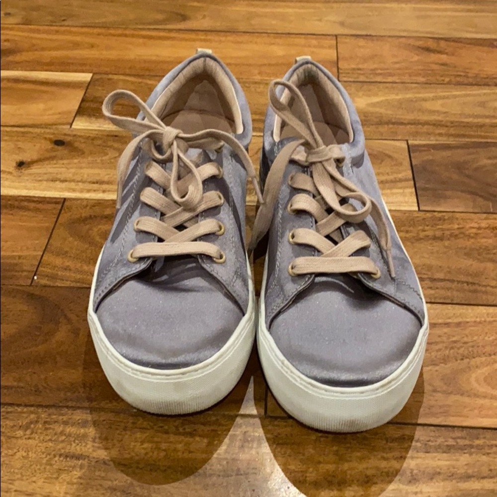 J/Slides NYC metallic silver platform sneaker 7.5